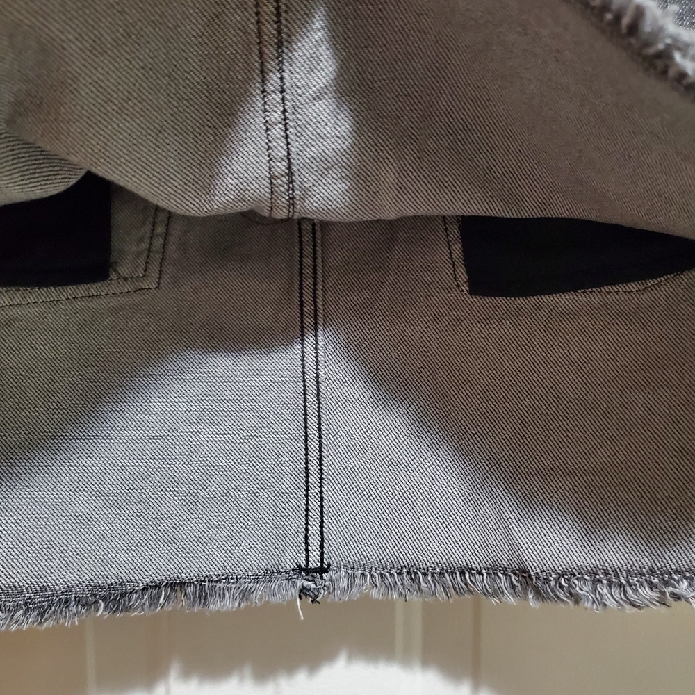 Wrangler Charcoal Frayed Denim Mini Skirt Size L Washed Denim - Picture 12 of 16